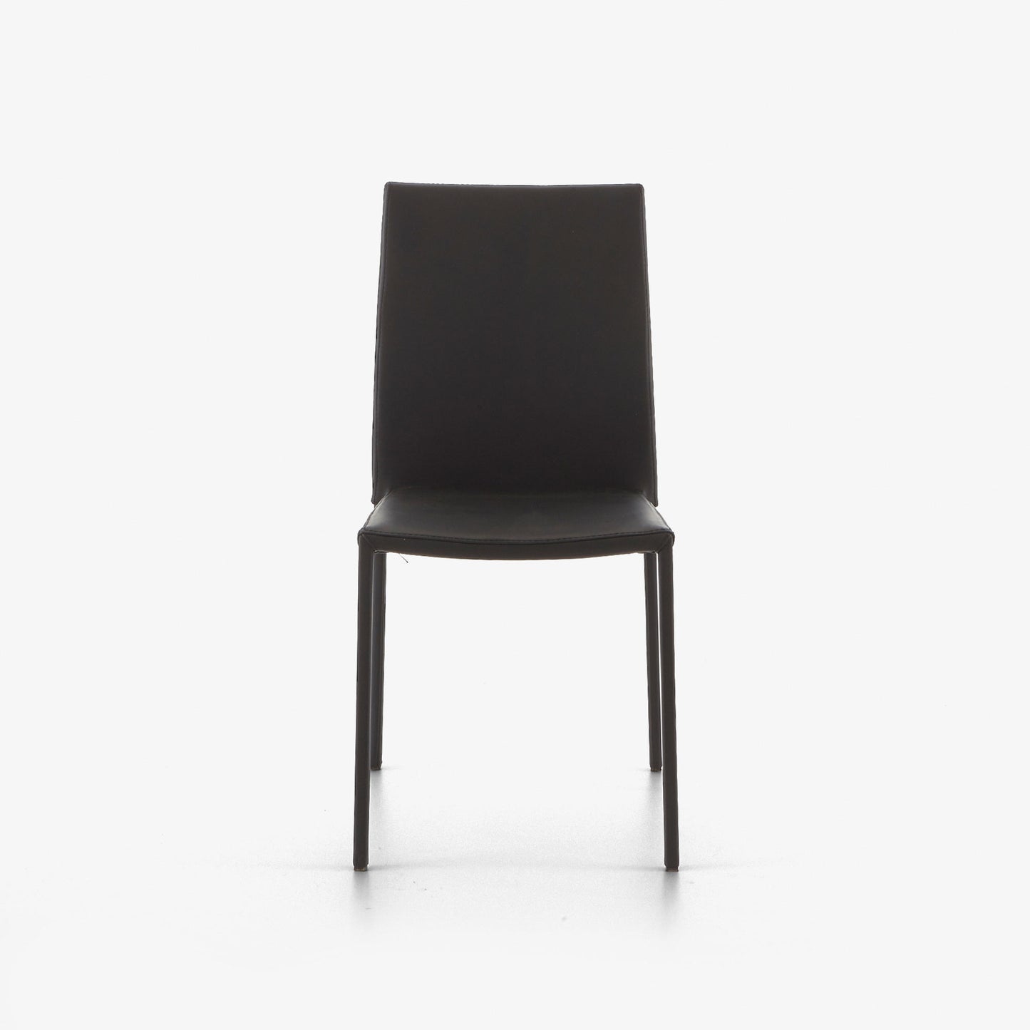 כסא SLIM מבית Ligne Roset עם מסגרת פלדה דקה, על רקע לבן – תמונה 8