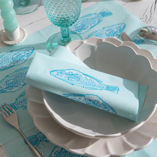 מפיות אירוח POISSON LUMINEUX BLEU עם איורי דגים בגווני תכלת, מבית Françoise Paviot – תמונה 2