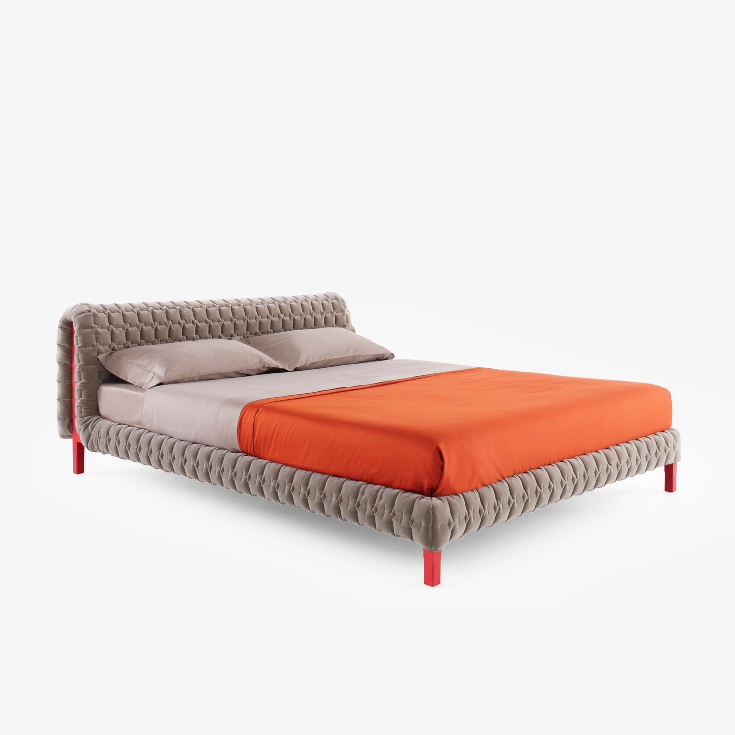 מיטת RUCHÉ מבית Ligne Roset עם משענת ראש נמוכה