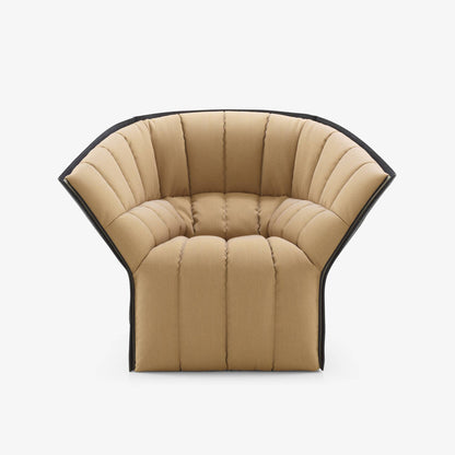 כורסת MOËL עם משענת נמוכה מבית Ligne Roset