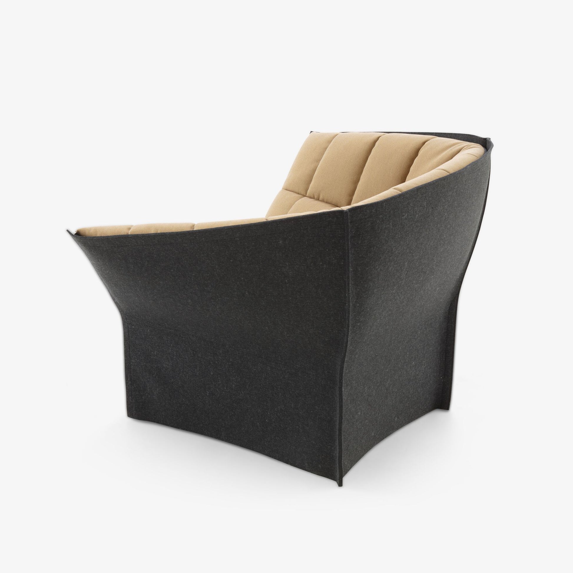 כורסת MOËL עם משענת נמוכה מבית Ligne Roset – תמונה 4