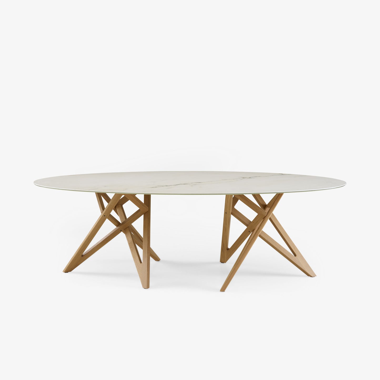 שולחן אוכל אובלי ENNÉA עם רגלי אלון, מבית Ligne Roset