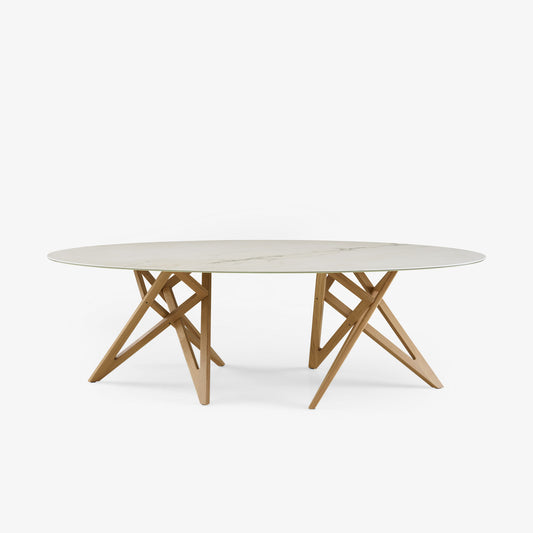 שולחן אוכל אובלי ENNÉA עם רגלי אלון, מבית Ligne Roset
