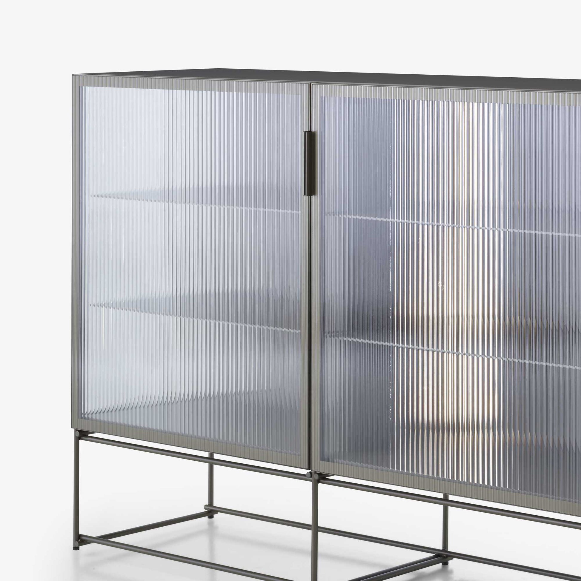 שידת ויטרינה CANALETTO עם חזית זכוכית, מבית Ligne Roset – תמונה 3