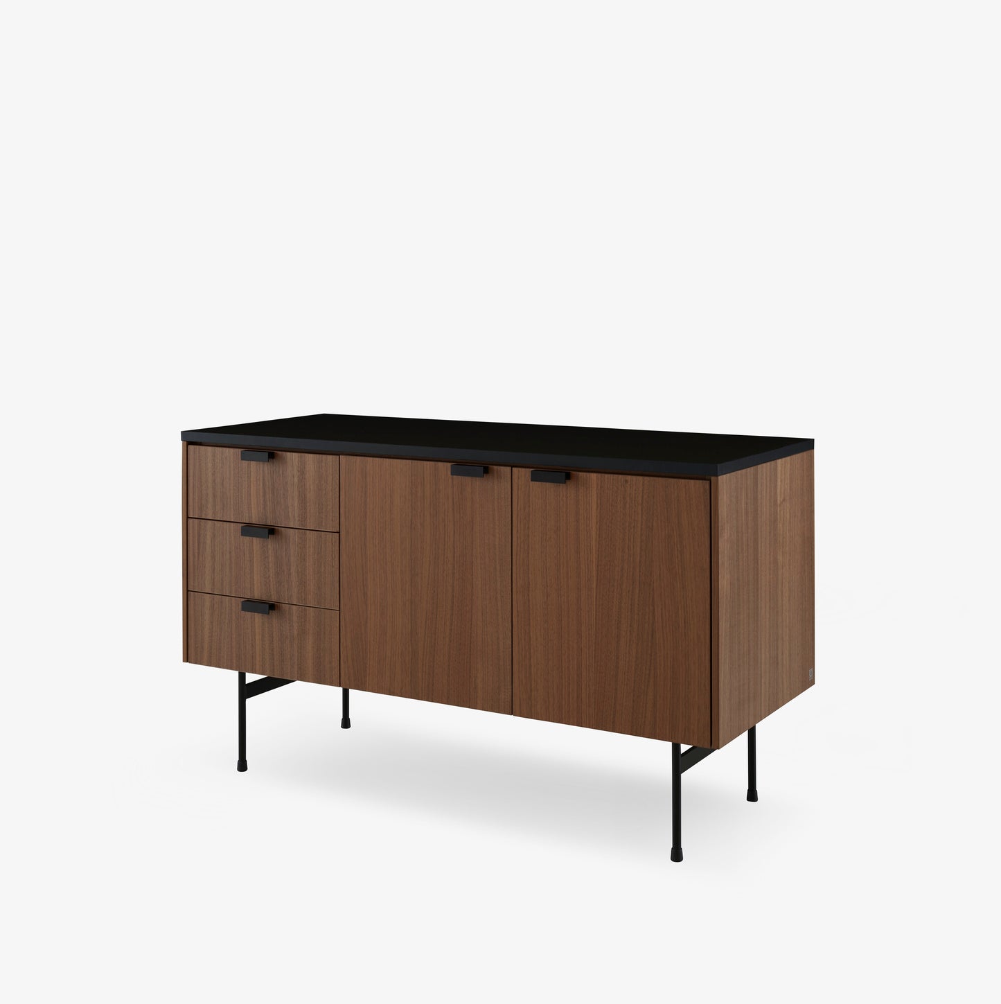 שידת TANIS מעץ אגוז עם משטח למינט Fenix, מבית Ligne Roset – תמונה 2