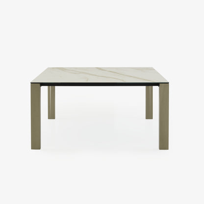שולחן אוכל NAÎA מעץ אלון בגוון ברונזה, מבית Ligne Roset
