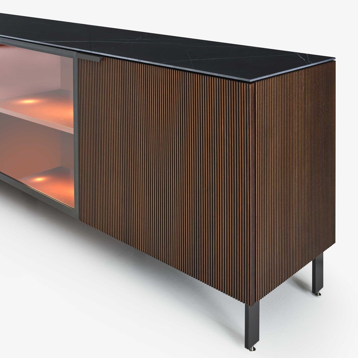 שידת SELVANS עם ארבע דלתות זכוכית, מבית Ligne Roset – תמונה 4