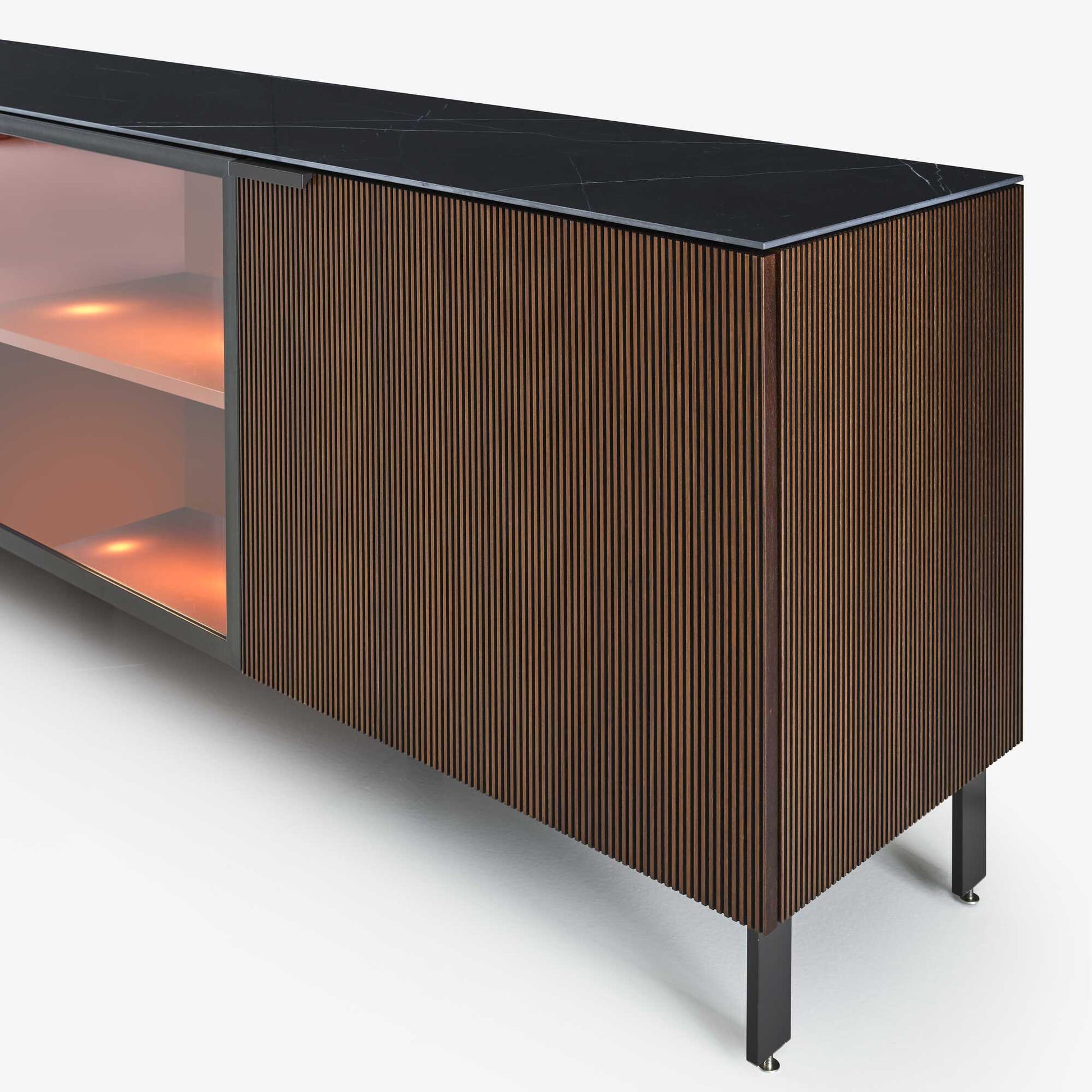 שידת SELVANS עם ארבע דלתות זכוכית, מבית Ligne Roset – תמונה 4