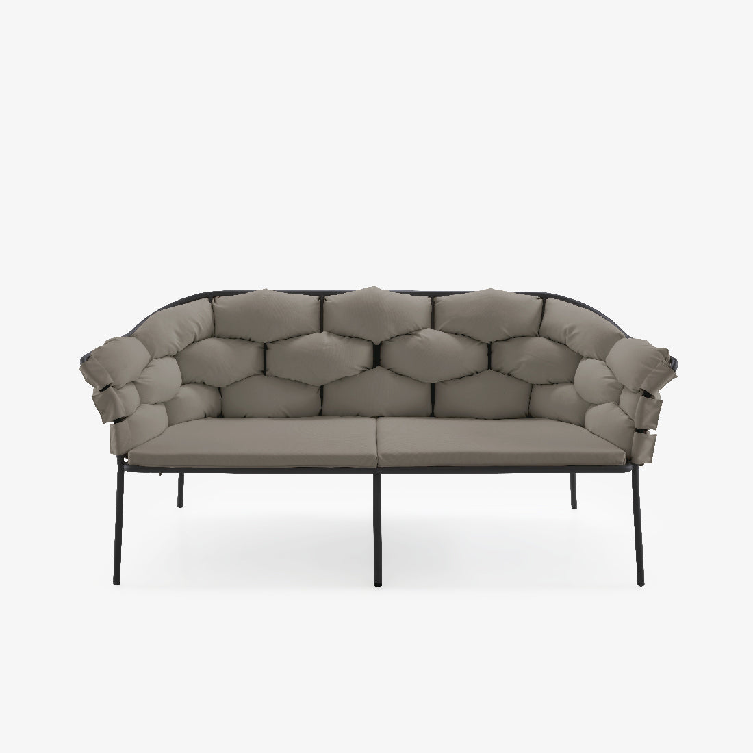 ספת SERPENTINE מבית Ligne Roset עם משענת מרופדת בלבן, על רקע לבן