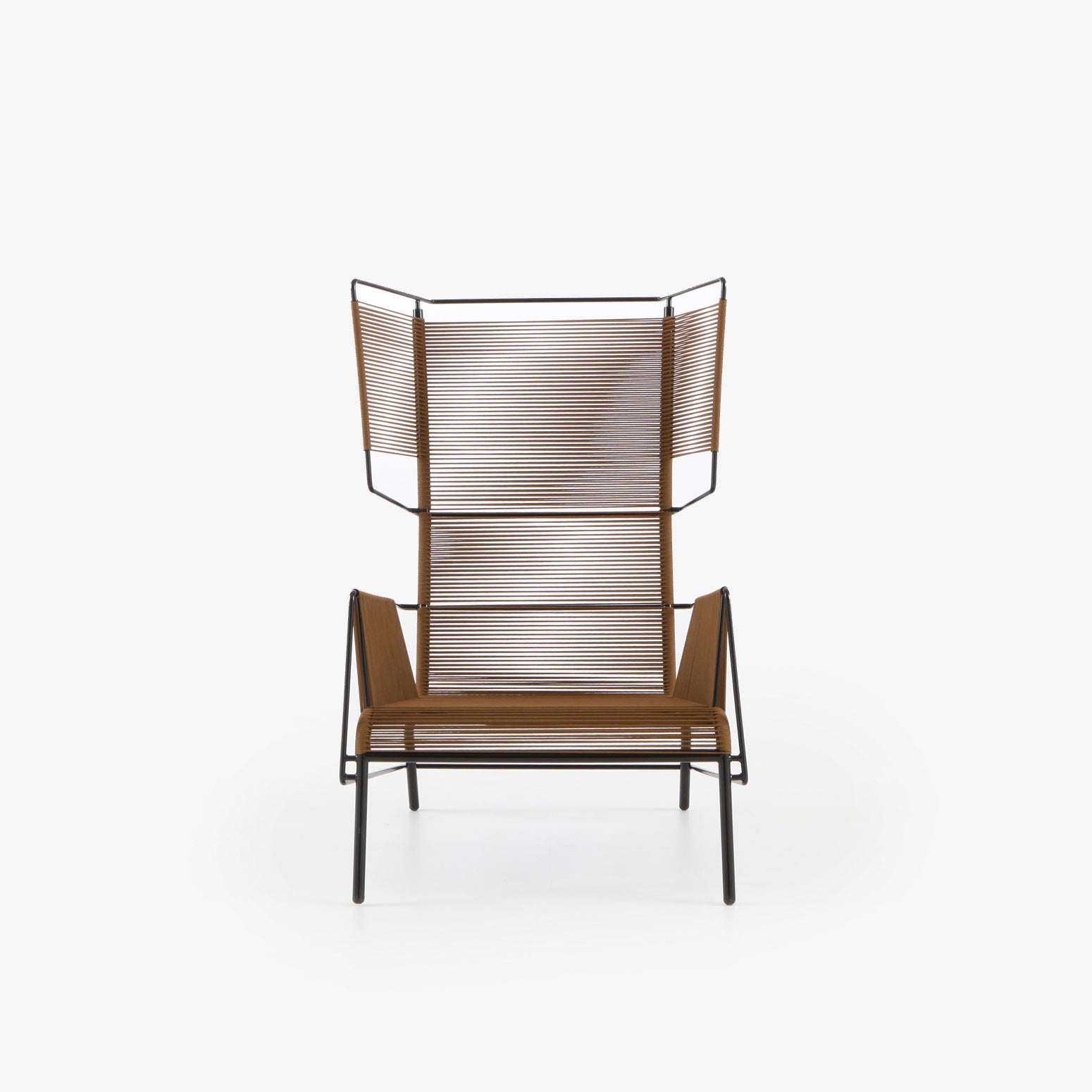 כורסת FIFTY בצבע חום מבית Ligne Roset, לשימוש פנים וחוץ