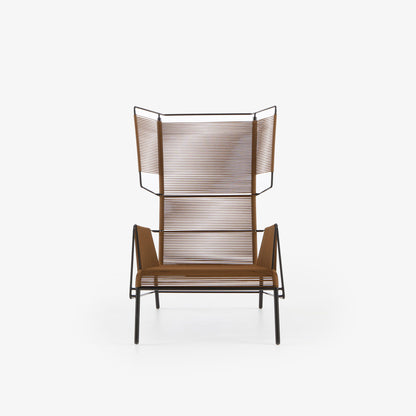 כורסת FIFTY בצבע חום מבית Ligne Roset, לשימוש פנים וחוץ