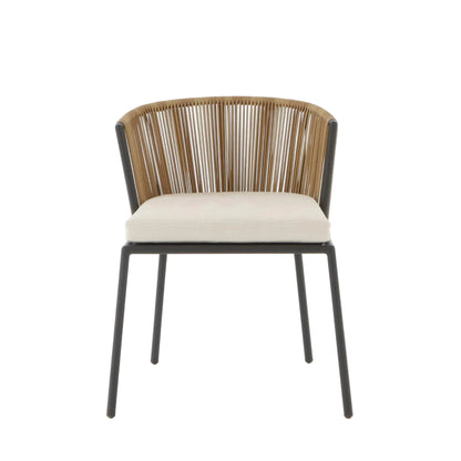 כסא LAPEL מבית Ligne Roset עם משענת קלועה ומסגרת אלומיניום, מיועד לשימוש בחוץ