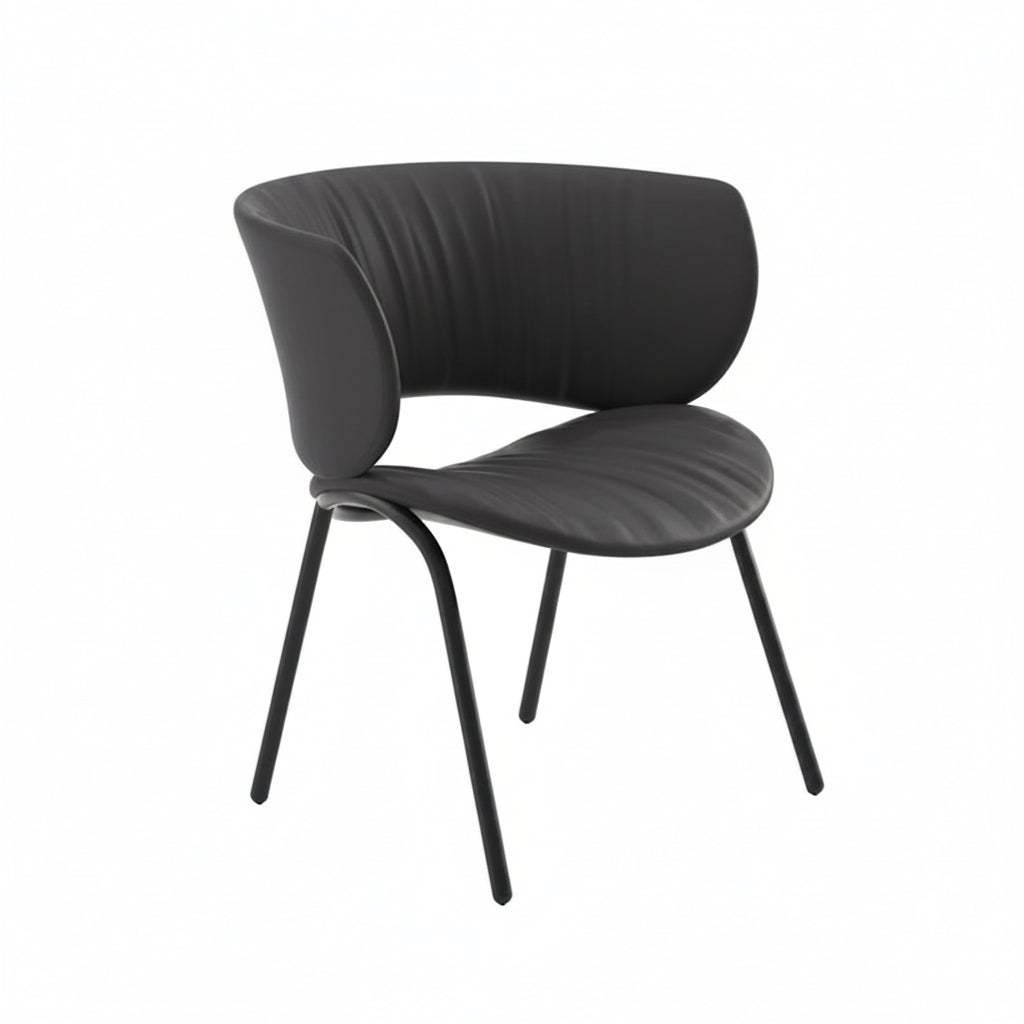 כורסת Funda Lounge מרופדת בשחור עם משענת מעוקלת ורגלי מתכת דקות ומשופעות, על רקע לבן