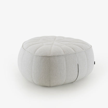 הדום OTTOMAN OUTDOOR אפור על רקע לבן