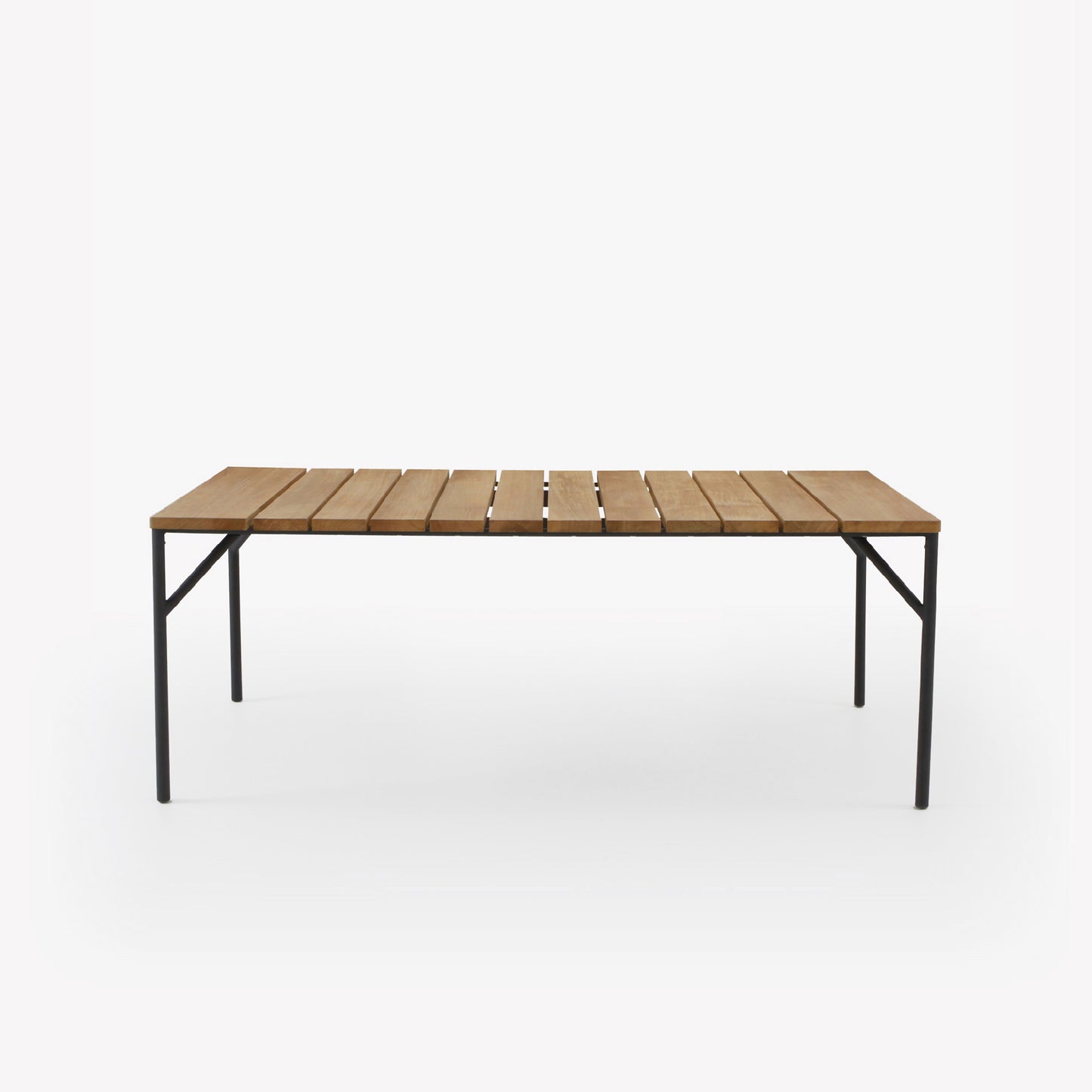 שולחן אוכל לחוץ LAPEL מעץ טיק, מבית Ligne Roset