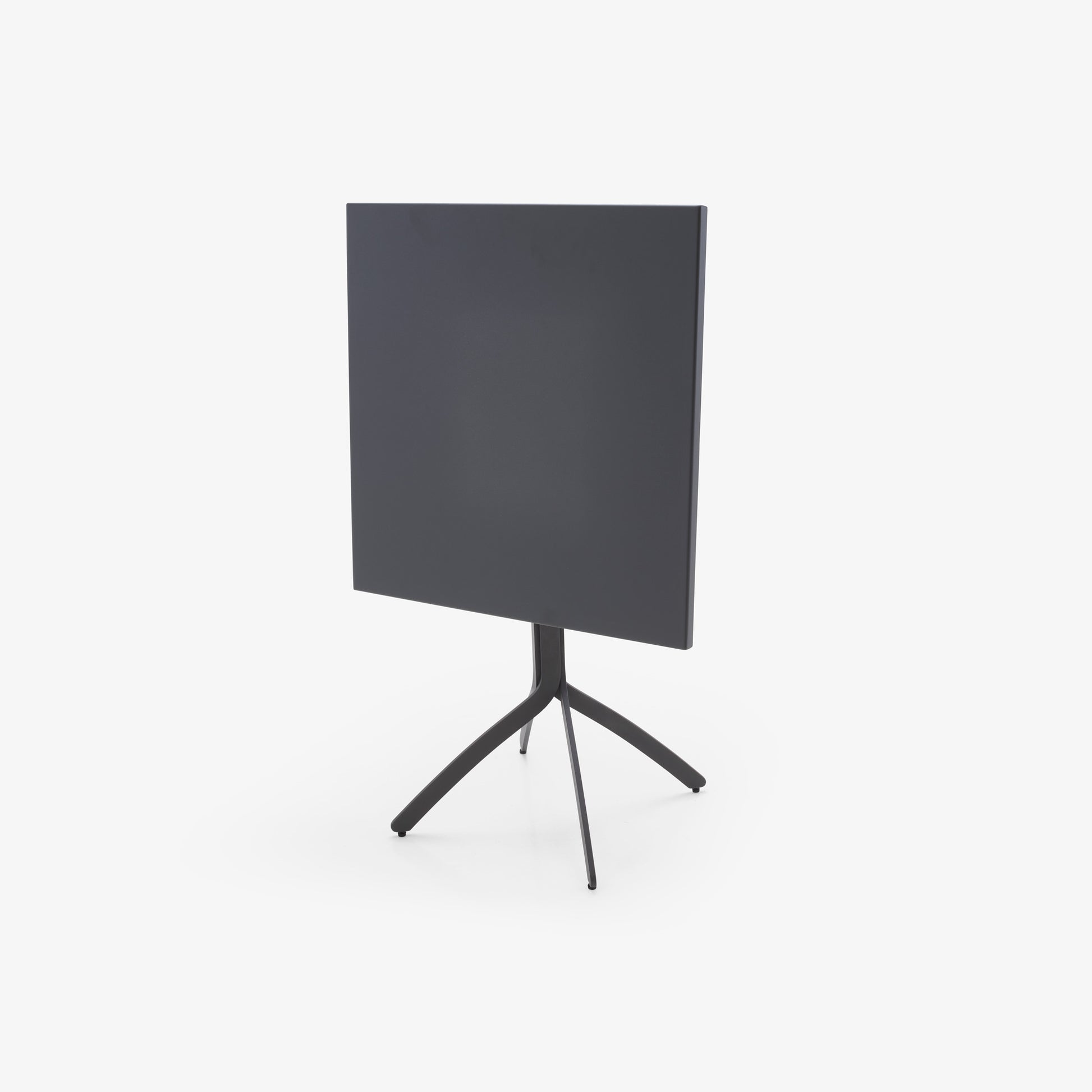 שולחן אוכל לחוץ NOOMI עם משטח מתקפל, מבית Ligne Roset – תמונה 5