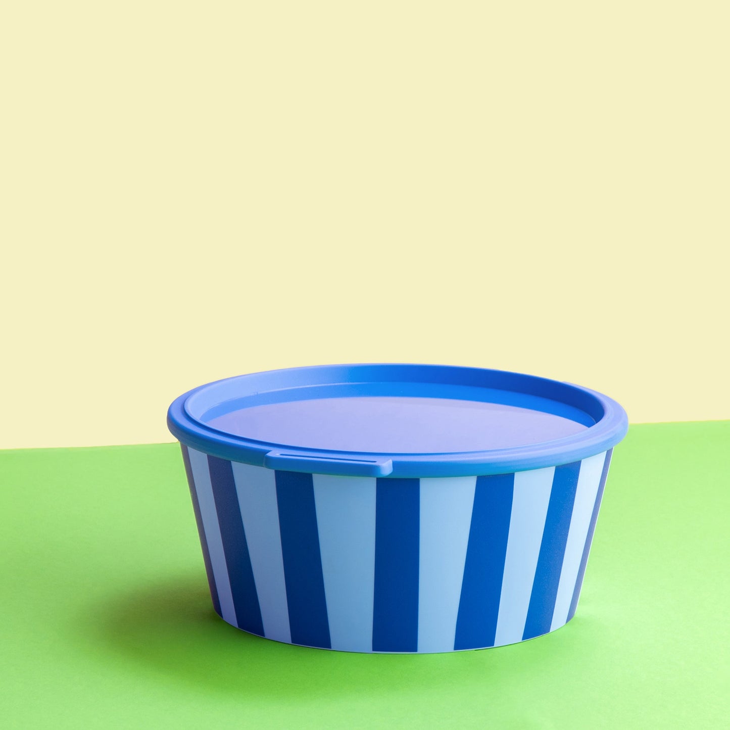 קופסת Nora Stripes 2.2 ליטר עם מכסה פתוח