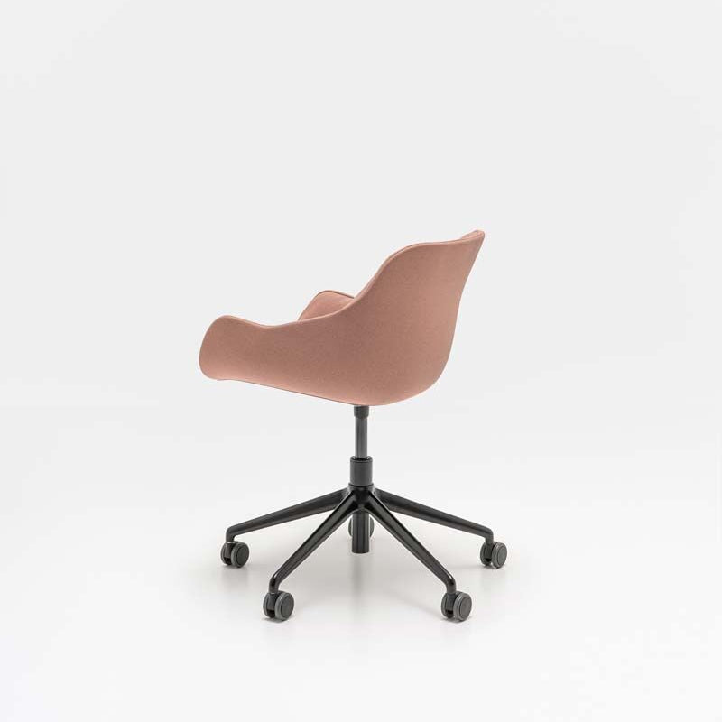 כסא משרדי BALTIC SOFT בגוון ורוד עם גלגלים שחורים, על רקע לבן – תמונה 2