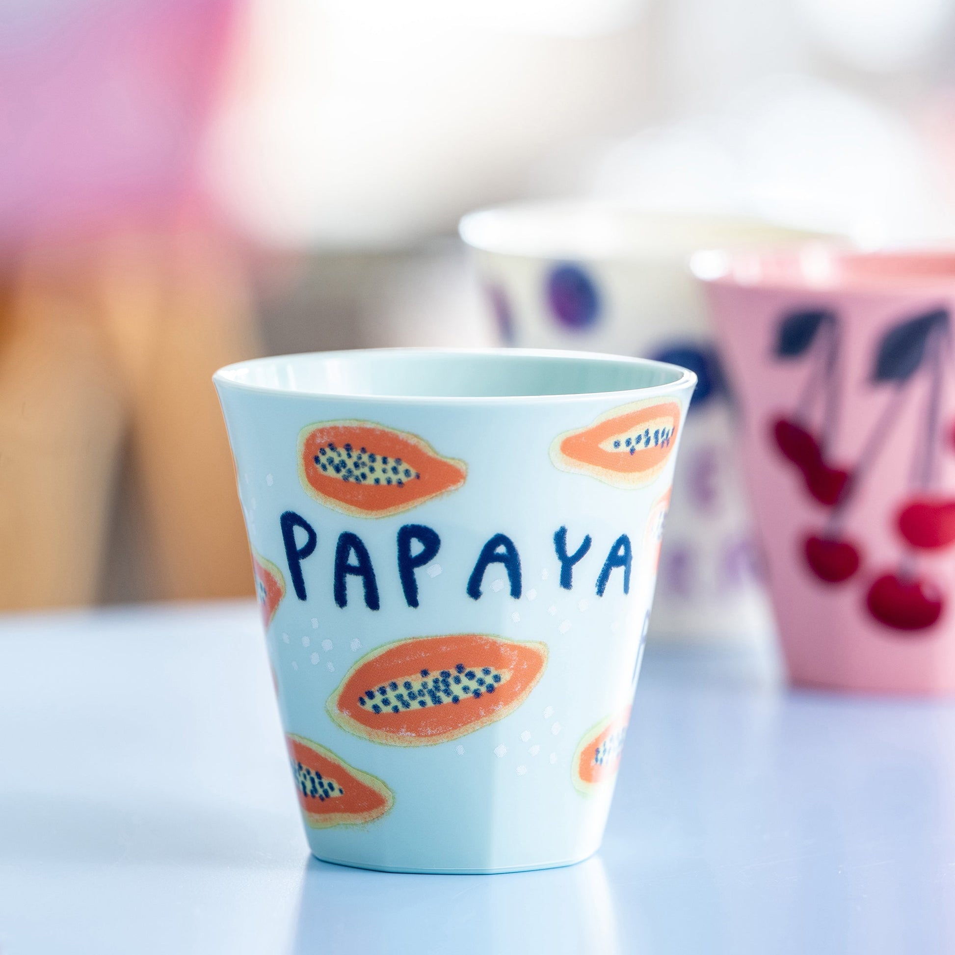 כוס Nora Juicies Papaya בירוק מרווה, צילום אווירה