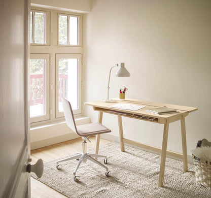 כסא Laia מבית Alki בעיצוב Iratzoki Studio, מסגרת עץ אלון