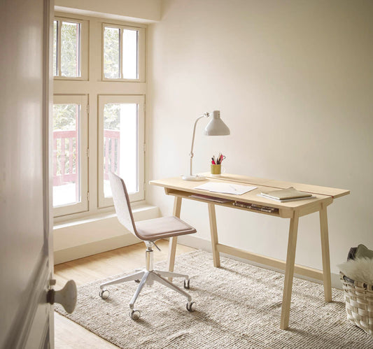 כסא Laia מבית Alki בעיצוב Iratzoki Studio, מסגרת עץ אלון