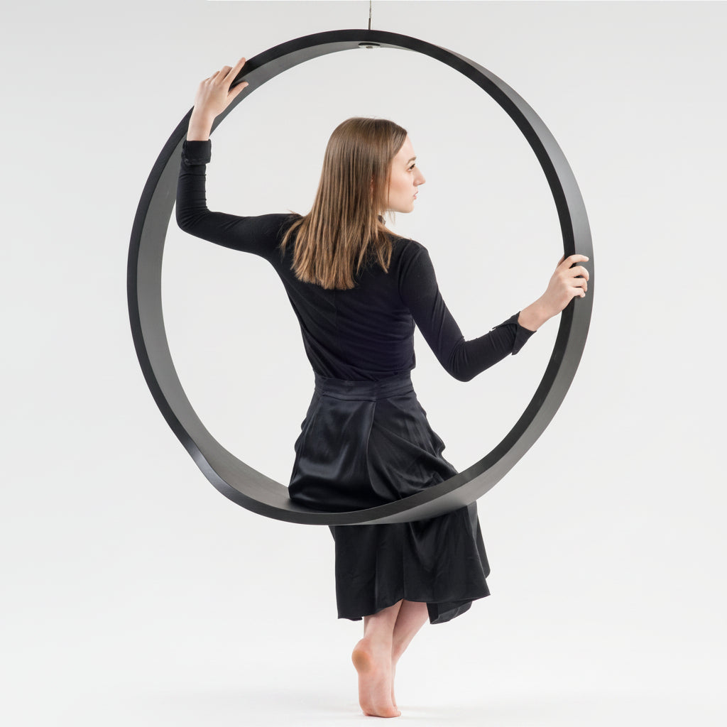 נדנדה Circle Swing #1 בחלל מגורים