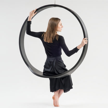 נדנדה Circle Swing #1 בחלל מגורים