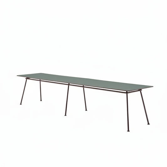 שולחן BENCH NEW SCHOOL מבית MDD עם משטח זכוכית בגוון ירוק כהה ורגלי מתכת דקות