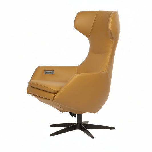 כורסת ARC 8046 מבית Gealux, מרופדת בעור בגוון טאן עם בסיס שחור בחמש זרועות ולוחית בקרה במשענת היד
