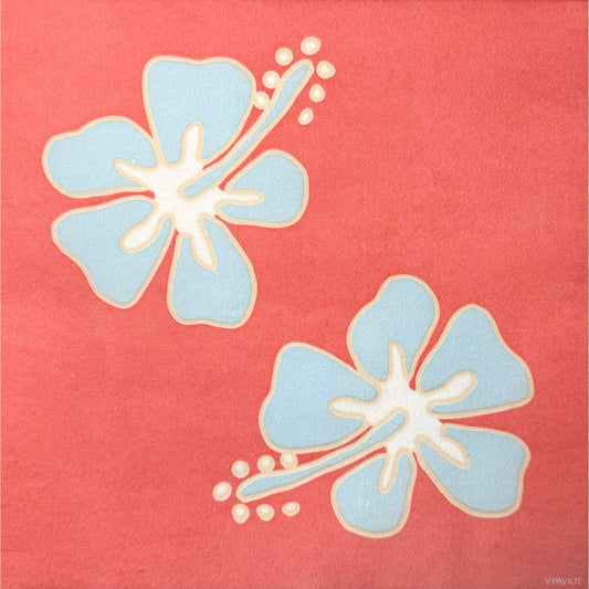 מפיות אירוח HIBISCUS CORAIL עם פרחי היביסקוס בגווני תכלת על רקע קורל, מבית Françoise Paviot